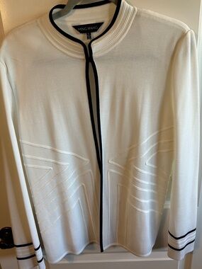 Ming Wang White Knit Jacket with Navy Trim #045
